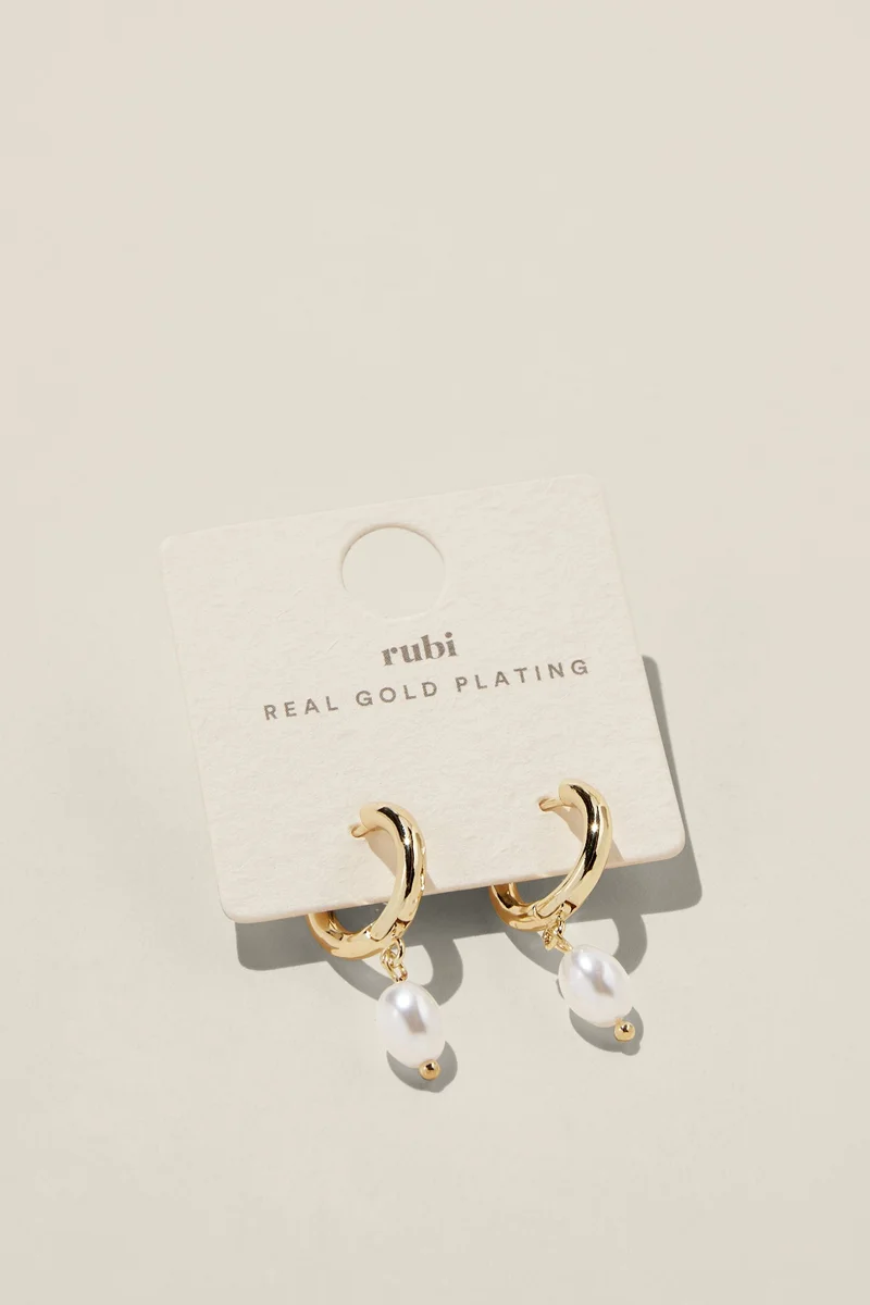 روبي Huggie Hoop Earring